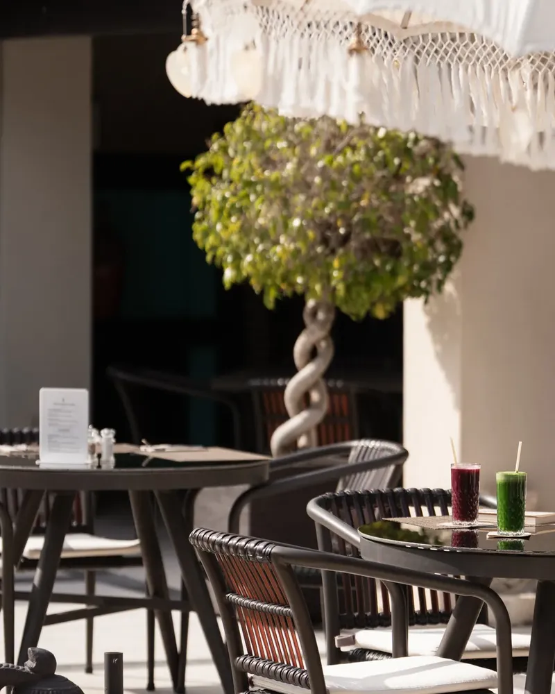 Fresh detox juices on the shaded restaurant terrace at Shanti-Som Marbella