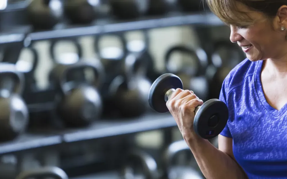 Entrenamiento de fuerza para la longevidad: por qué las pesas son clave