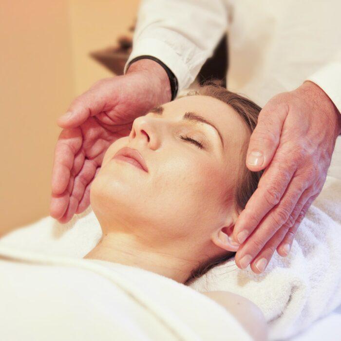 Shanti-Som Wellbeing Retreat tratamiento reiki spa
